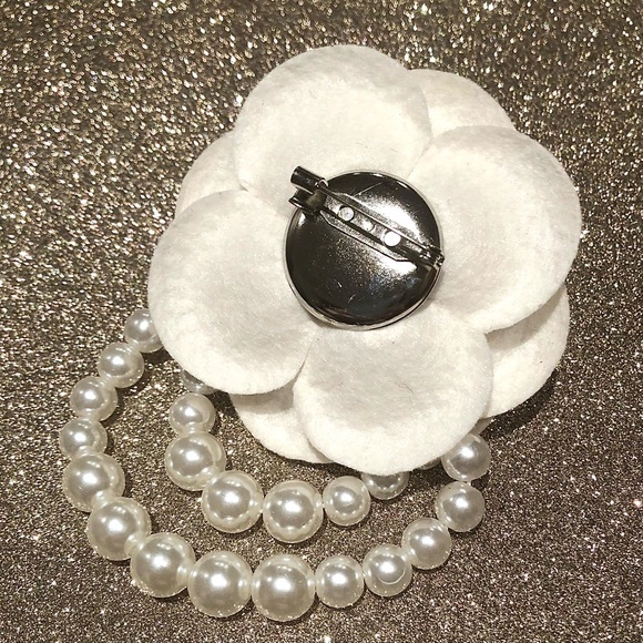 Lux Camellia - Brooch - Picture 2 of 4